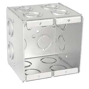 Boîtier pour encastrement béton